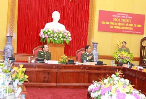 Trung tướng Trần Bá Thiều phát biểu tại Hội nghị.