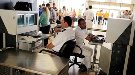 An ninh ở sân bay Sharm el-Sheikh bị phát hiện nhiều lỗ hổng nguy hiểm. Ảnh: Reuters.