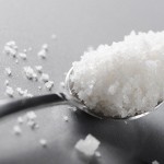 Vì sao ăn quá nhiều muối có thể gây bệnh tim mạch?