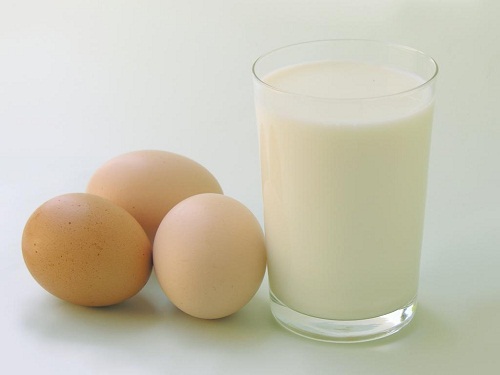 Vitamin B – 12 được tìm thấy tự nhiên trong các thực phẩm có nguồn gốc động vật như trứng, sữa, gan bò...
