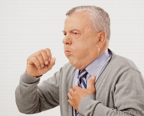 Ho và viêm họng thường đi kèm với các triệu chứng khác của cảm lạnh.