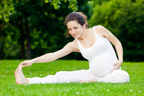Tập thể thao khi mang bầu có rất nhiều lợi ích cho mẹ và bé.
