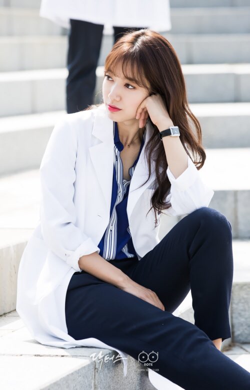 ngam-nhan-sac-hut-hon-park-shin-hye-trong-doctors 6