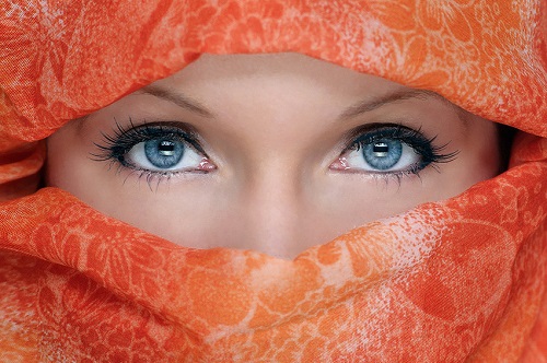 Đôi mắt đẹp là điểm nhấn quan trọng trên gương mặt phái nữ